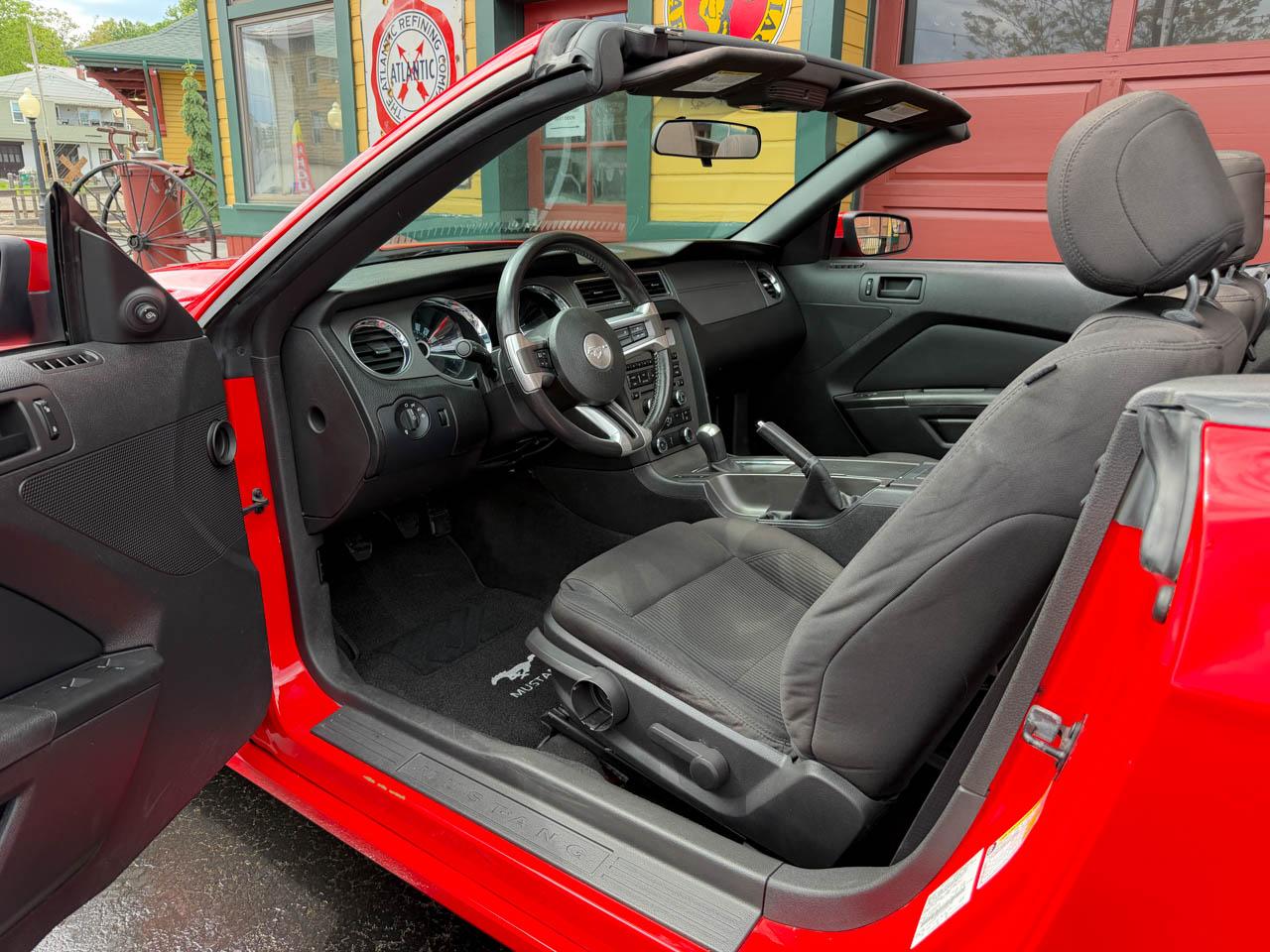 Ford Mustang GT convertible 2013