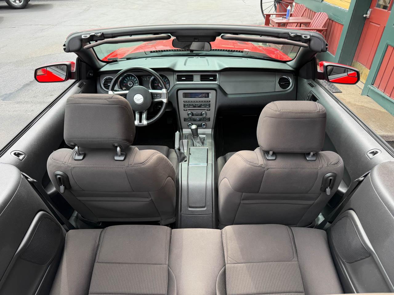 Ford Mustang GT convertible 2013