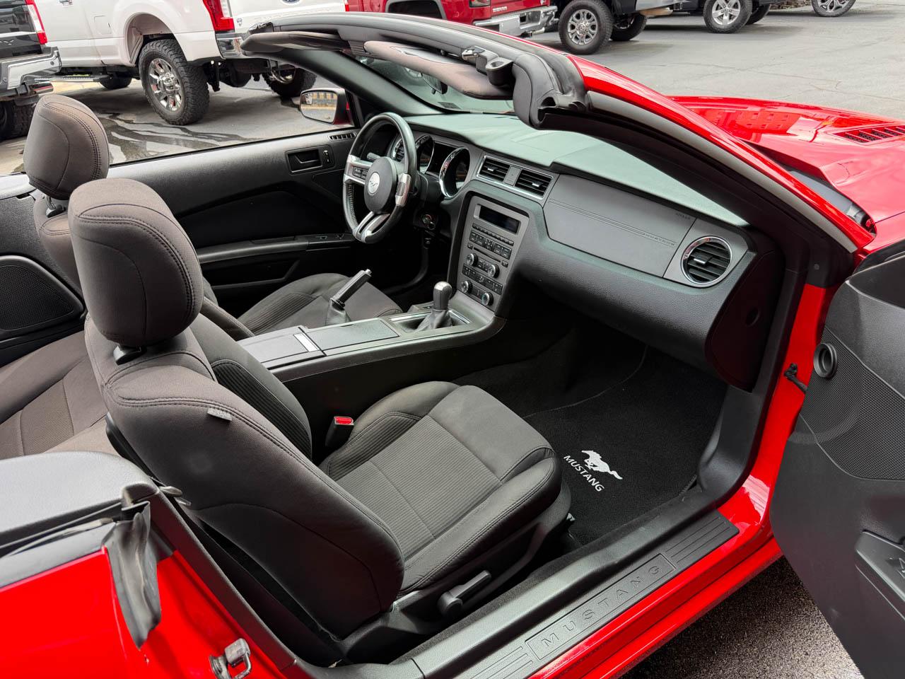 Ford Mustang GT convertible 2013