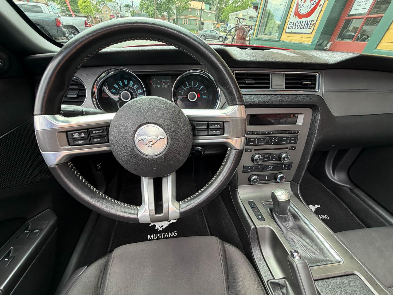 Ford Mustang GT convertible 2013