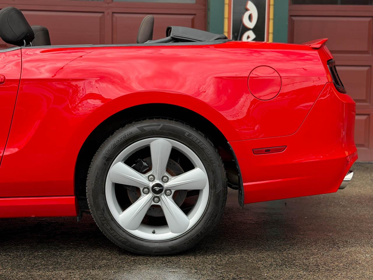 Ford Mustang GT convertible 2013