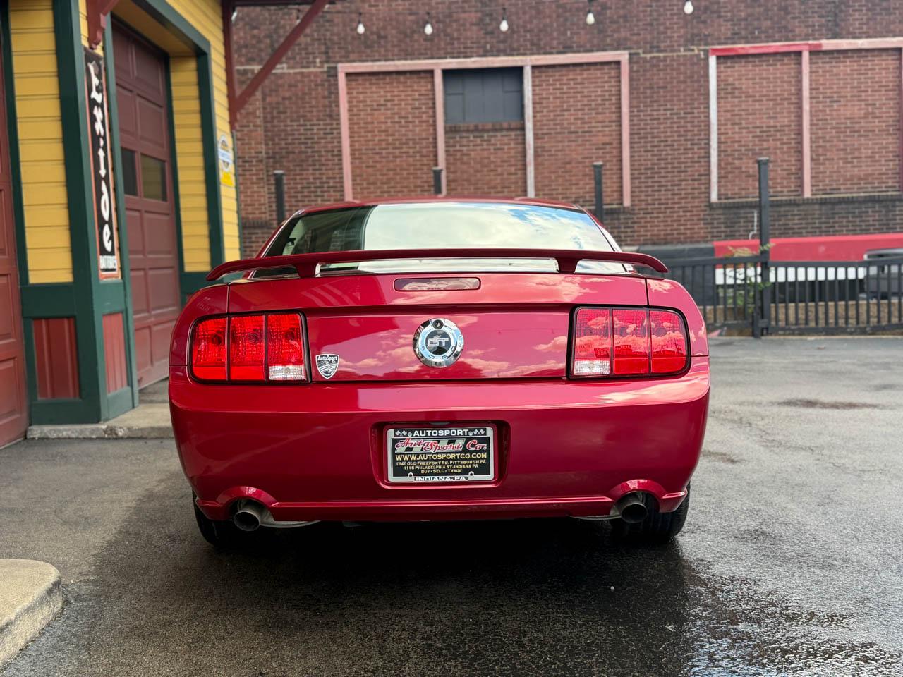 Ford Mustang GT Deluxe Coupe 2006