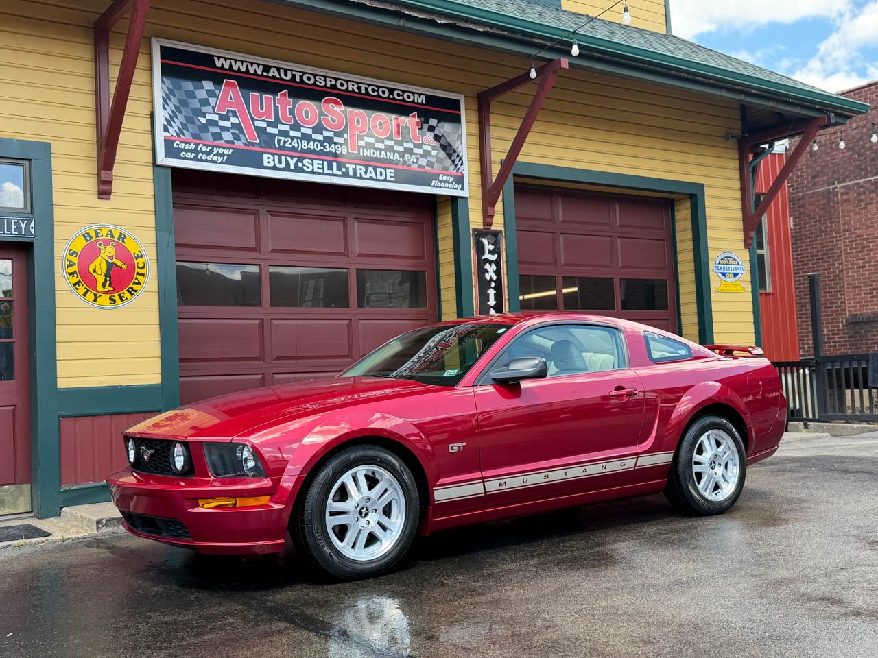 Ford Mustang GT Deluxe Coupe 2006