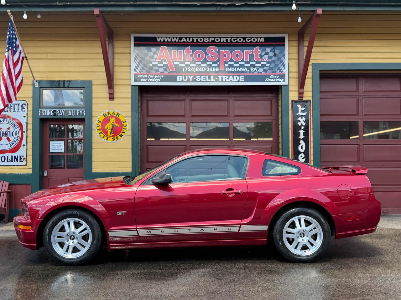 Ford Mustang GT Deluxe Coupe 2006