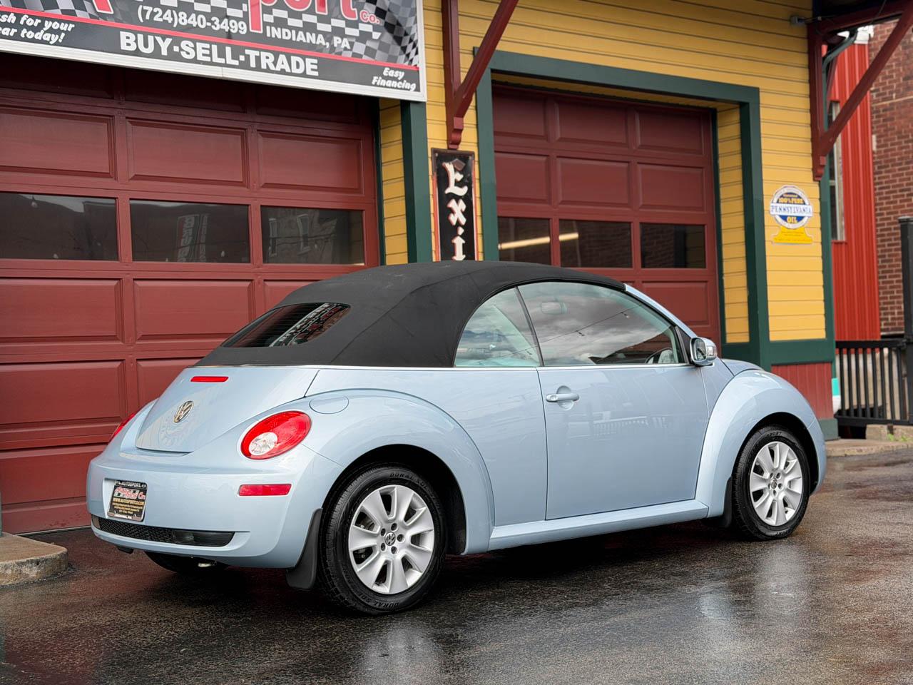 Volkswagen New Beetle 2.5L PZEV Convertible 2010
