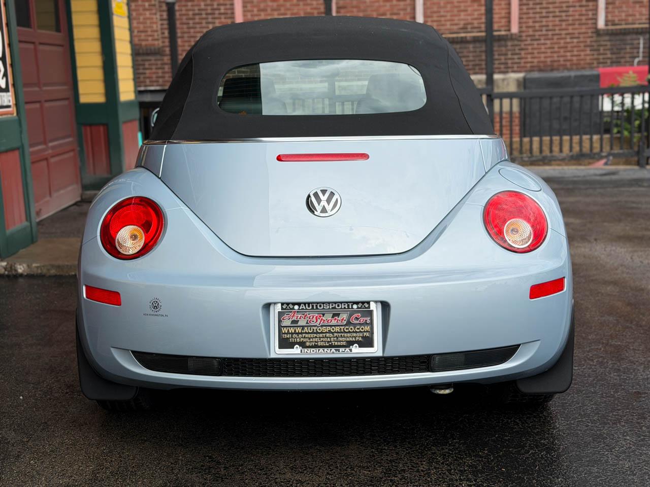 Volkswagen New Beetle 2.5L PZEV Convertible 2010