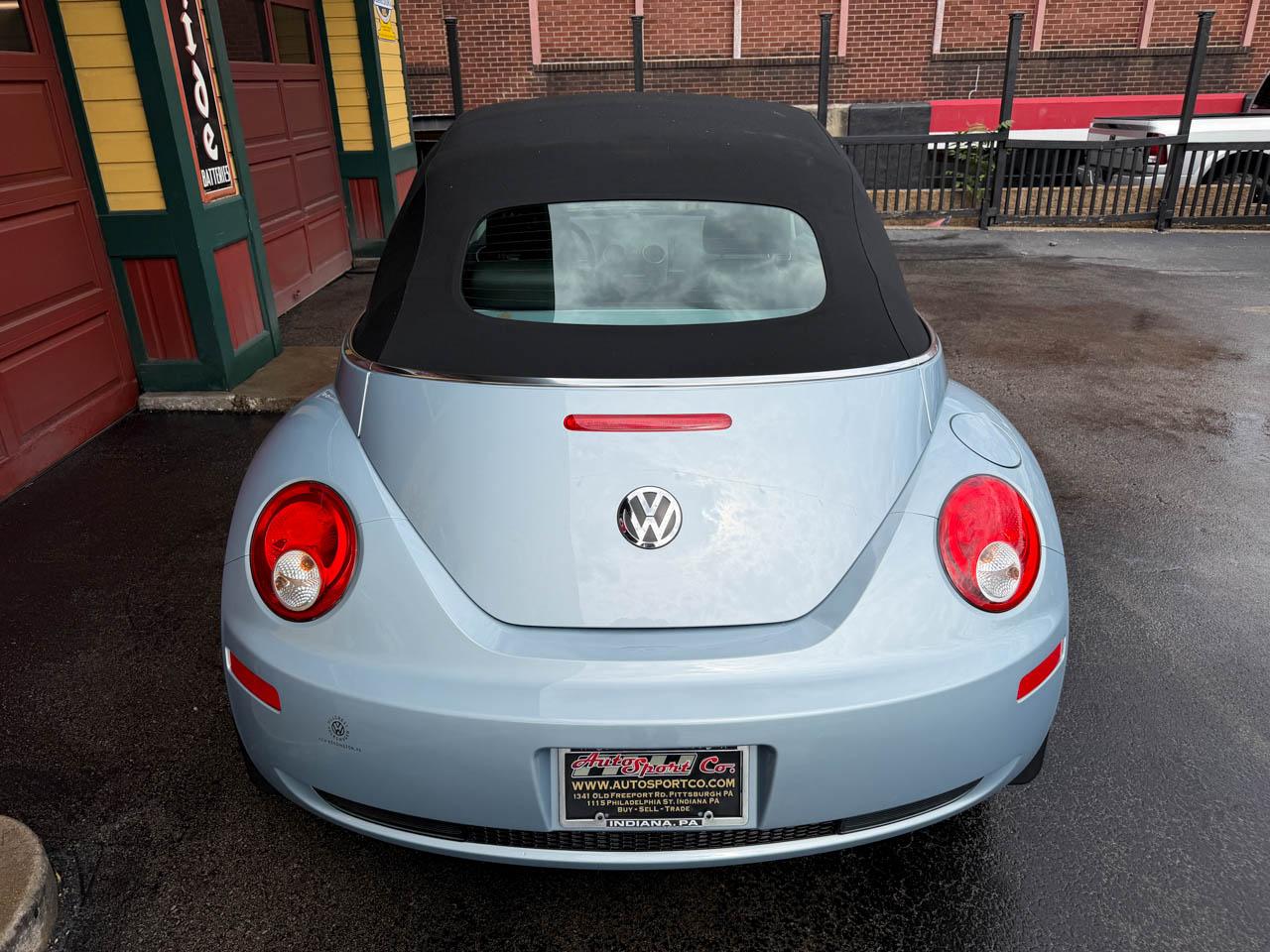 Volkswagen New Beetle 2.5L PZEV Convertible 2010