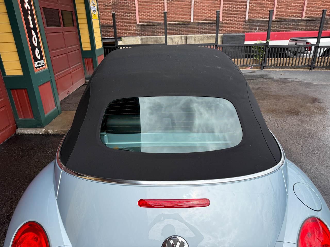 Volkswagen New Beetle 2.5L PZEV Convertible 2010