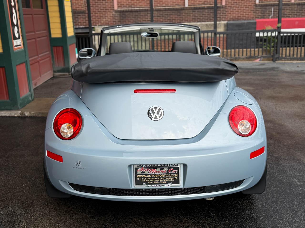 Volkswagen New Beetle 2.5L PZEV Convertible 2010