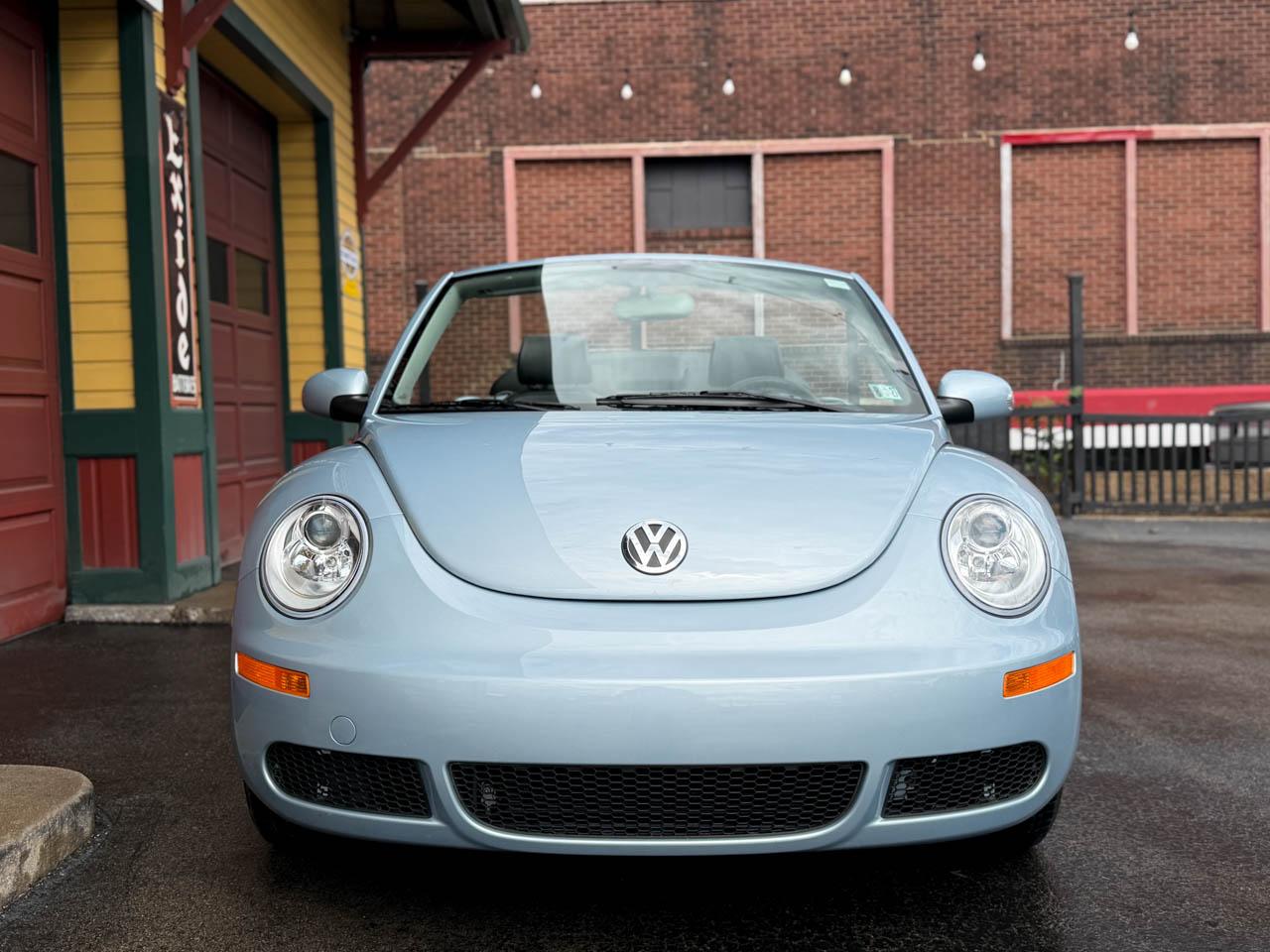 Volkswagen New Beetle 2.5L PZEV Convertible 2010