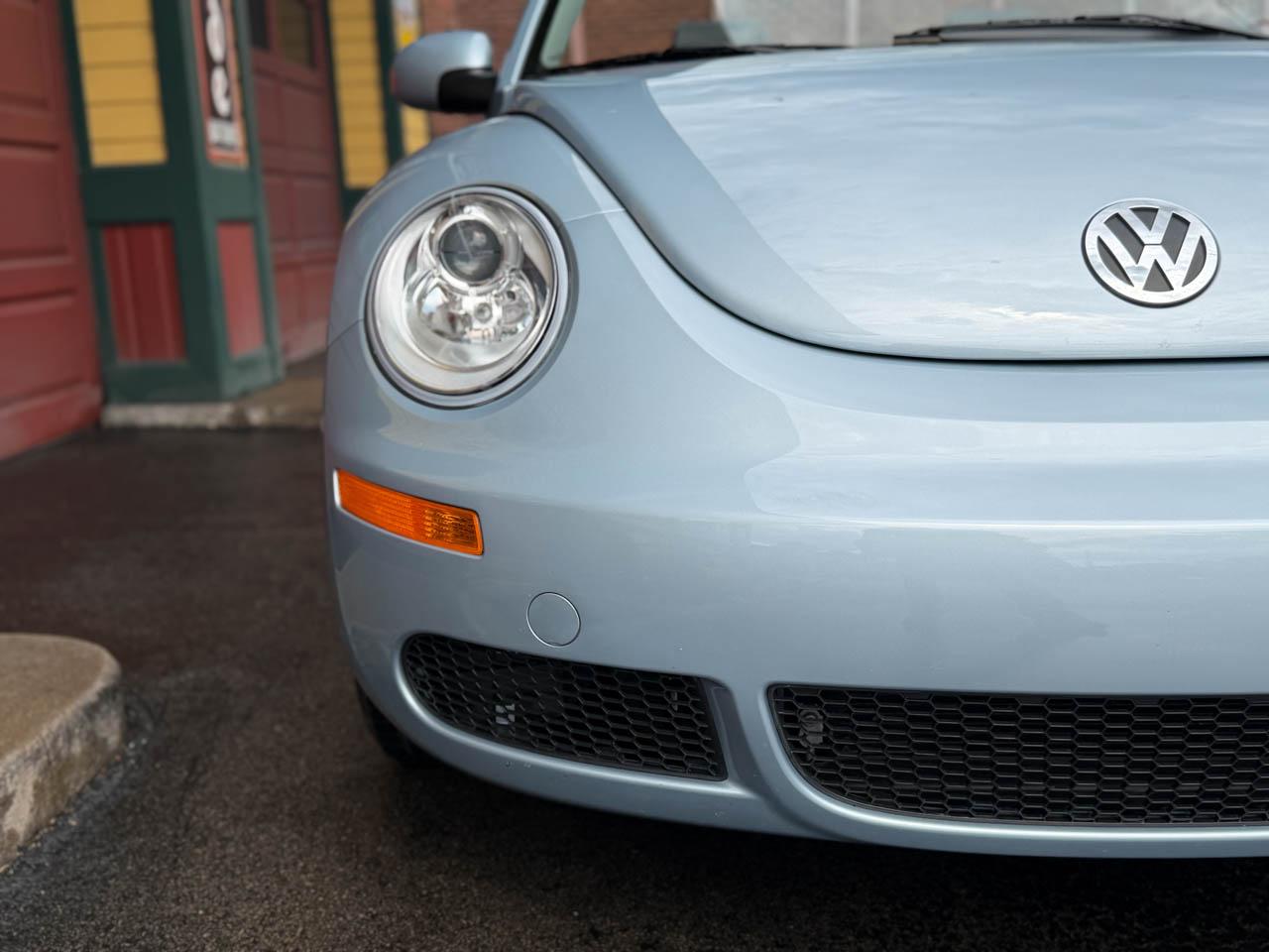 Volkswagen New Beetle 2.5L PZEV Convertible 2010
