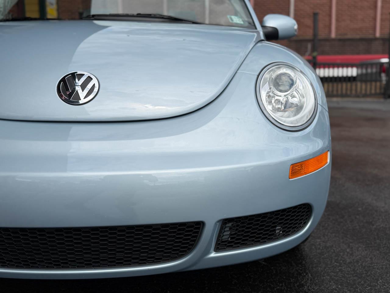 Volkswagen New Beetle 2.5L PZEV Convertible 2010