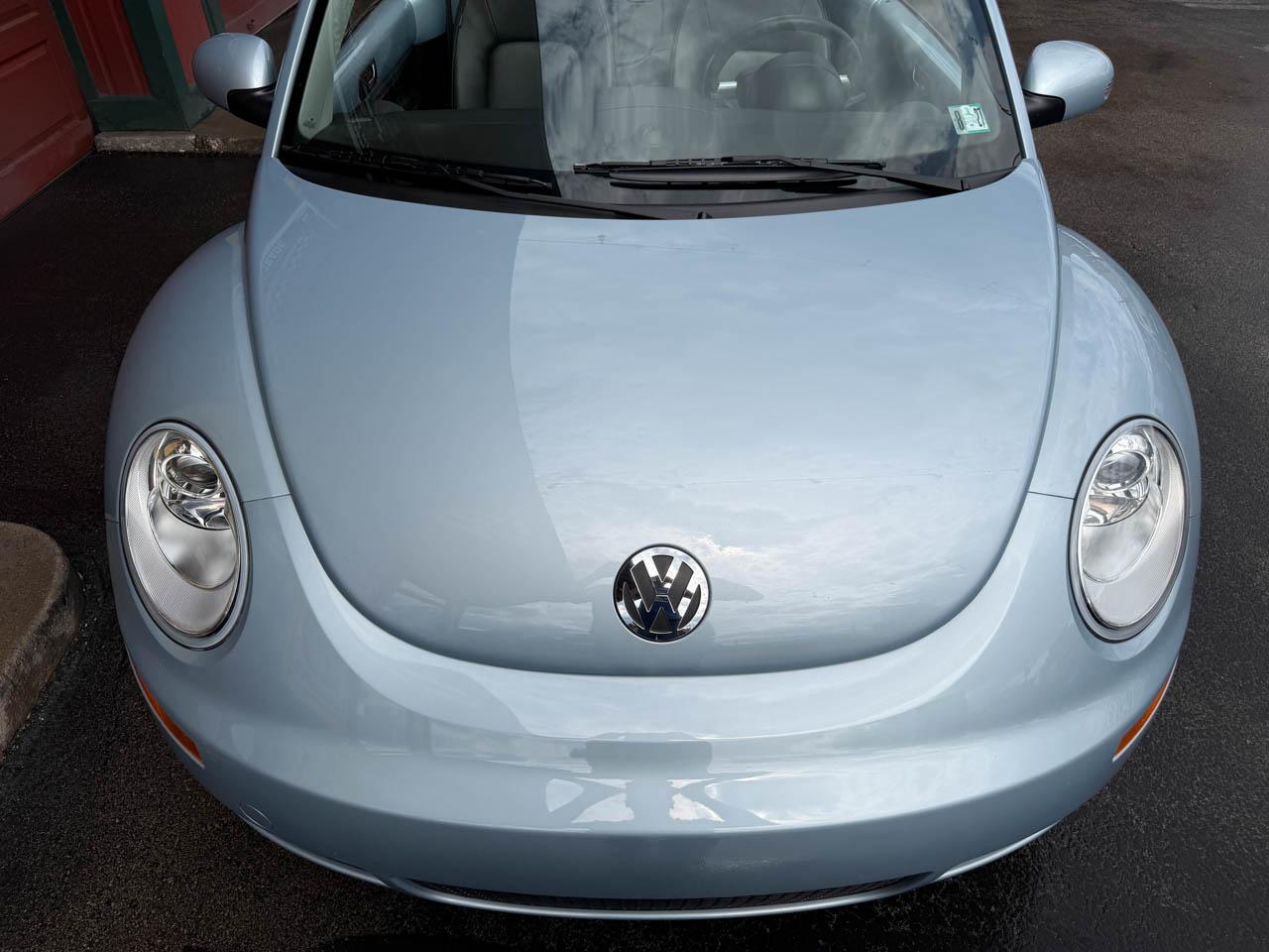 Volkswagen New Beetle 2.5L PZEV Convertible 2010