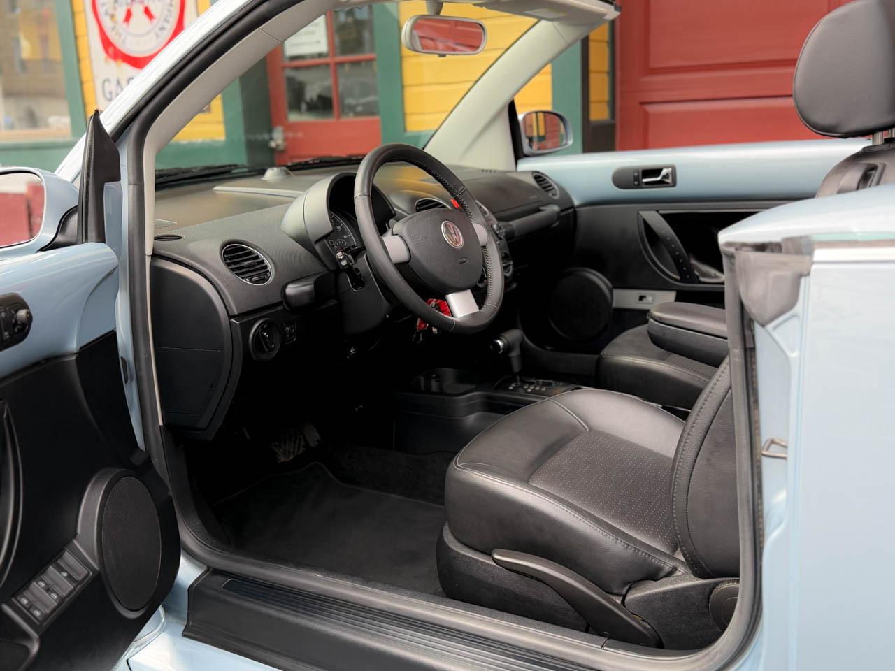 Volkswagen New Beetle 2.5L PZEV Convertible 2010