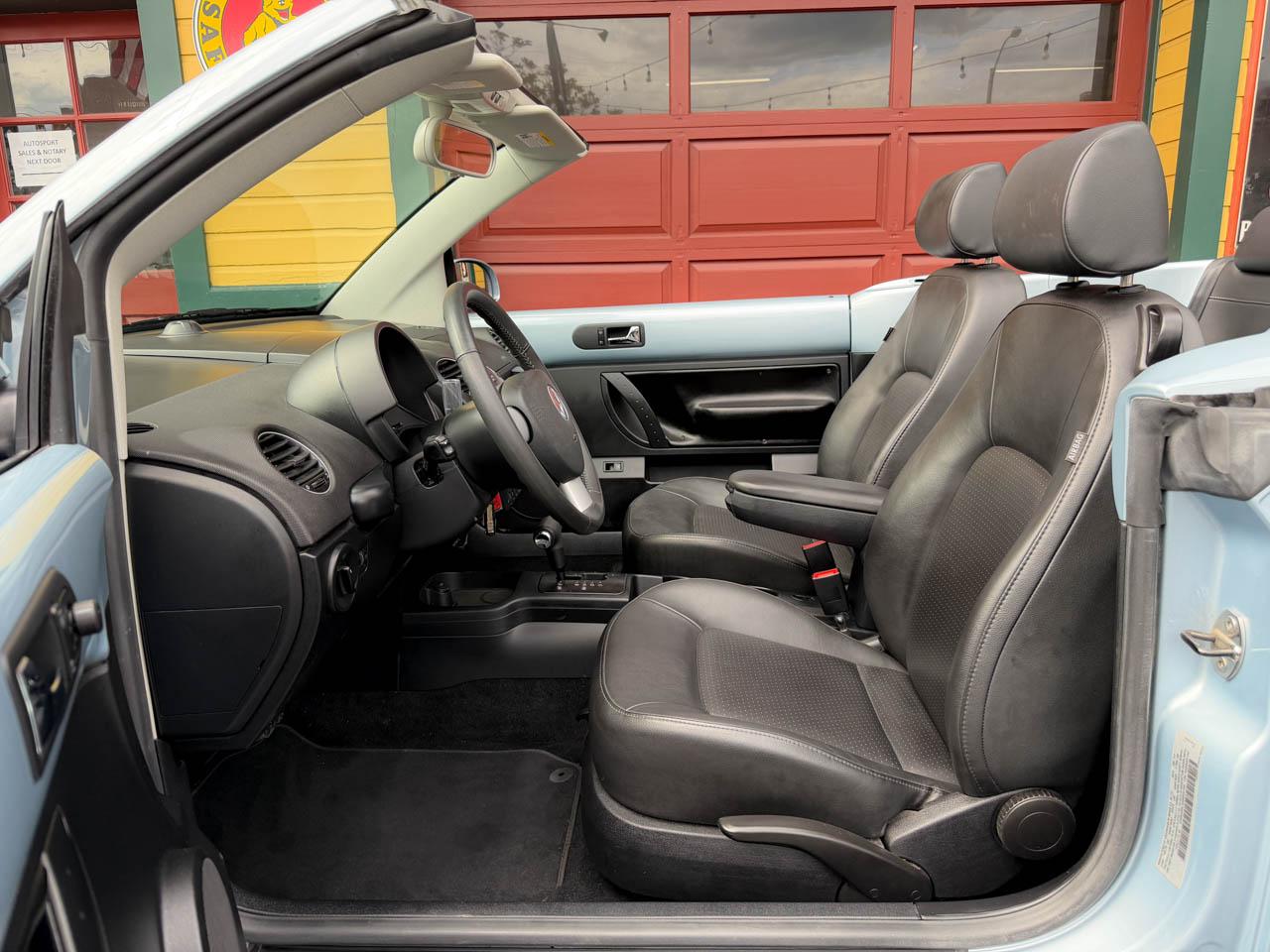 Volkswagen New Beetle 2.5L PZEV Convertible 2010