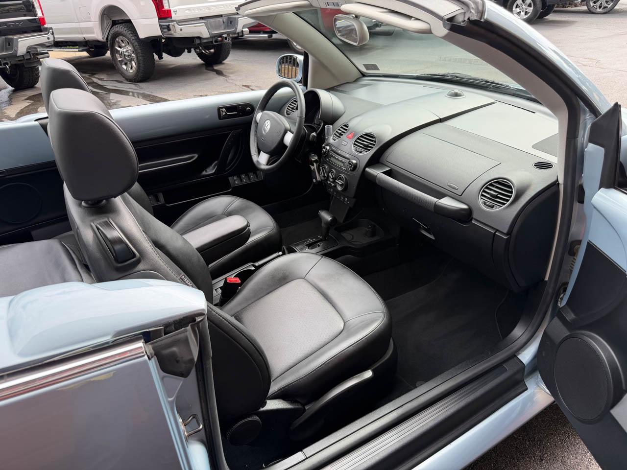 Volkswagen New Beetle 2.5L PZEV Convertible 2010
