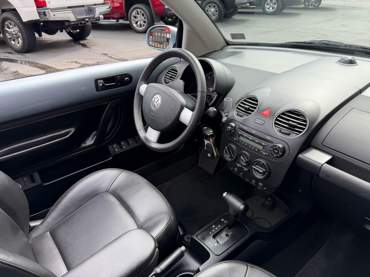 Volkswagen New Beetle 2.5L PZEV Convertible 2010