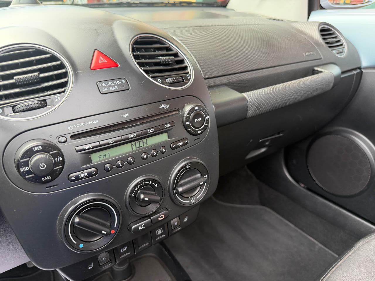 Volkswagen New Beetle 2.5L PZEV Convertible 2010