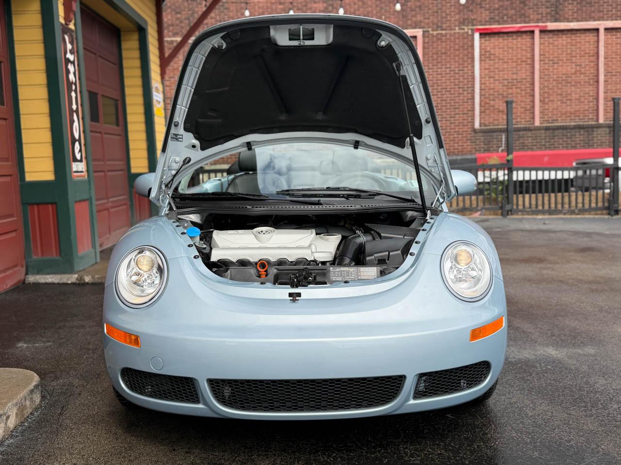 Volkswagen New Beetle 2.5L PZEV Convertible 2010