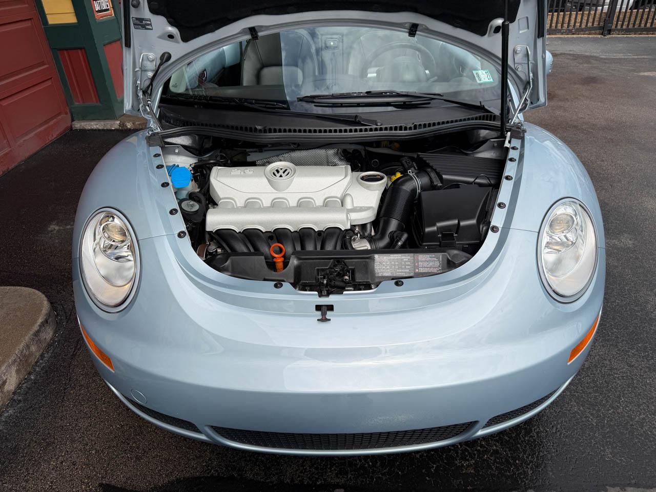 Volkswagen New Beetle 2.5L PZEV Convertible 2010