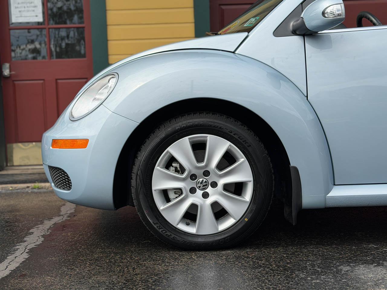 Volkswagen New Beetle 2.5L PZEV Convertible 2010