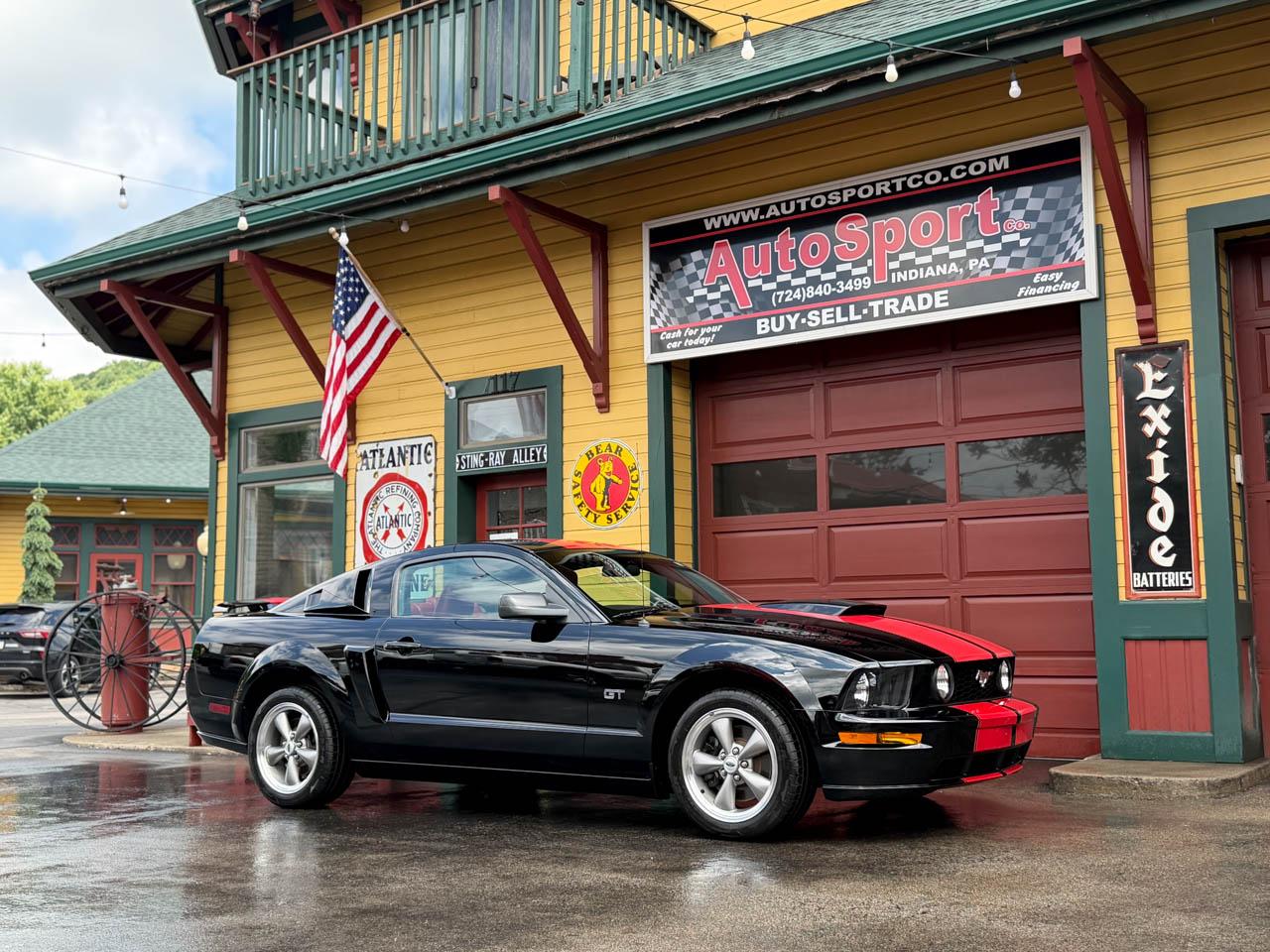 Ford Mustang GT Deluxe Coupe 2006