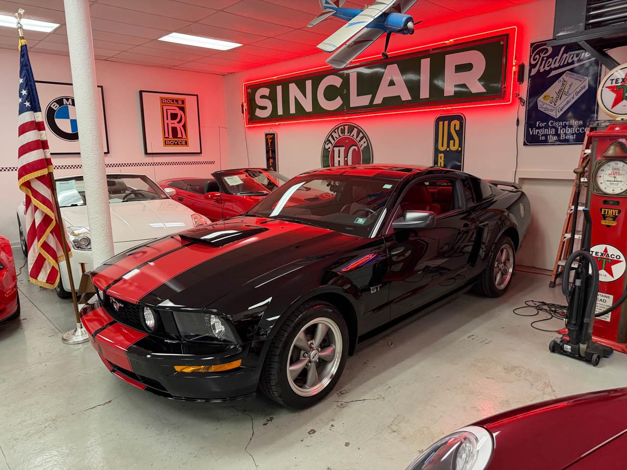 Ford Mustang GT Deluxe Coupe 2006