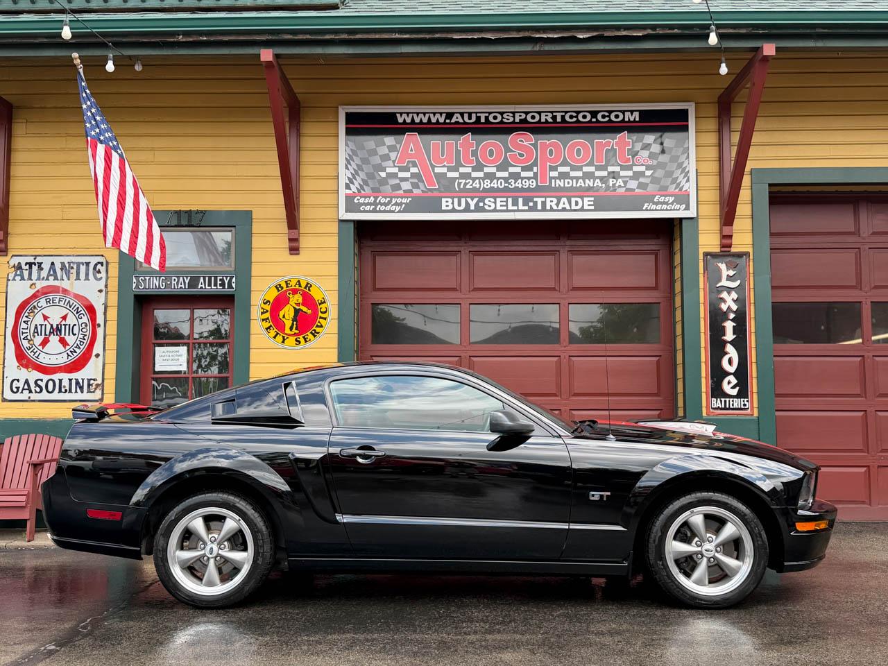 Ford Mustang GT Deluxe Coupe 2006