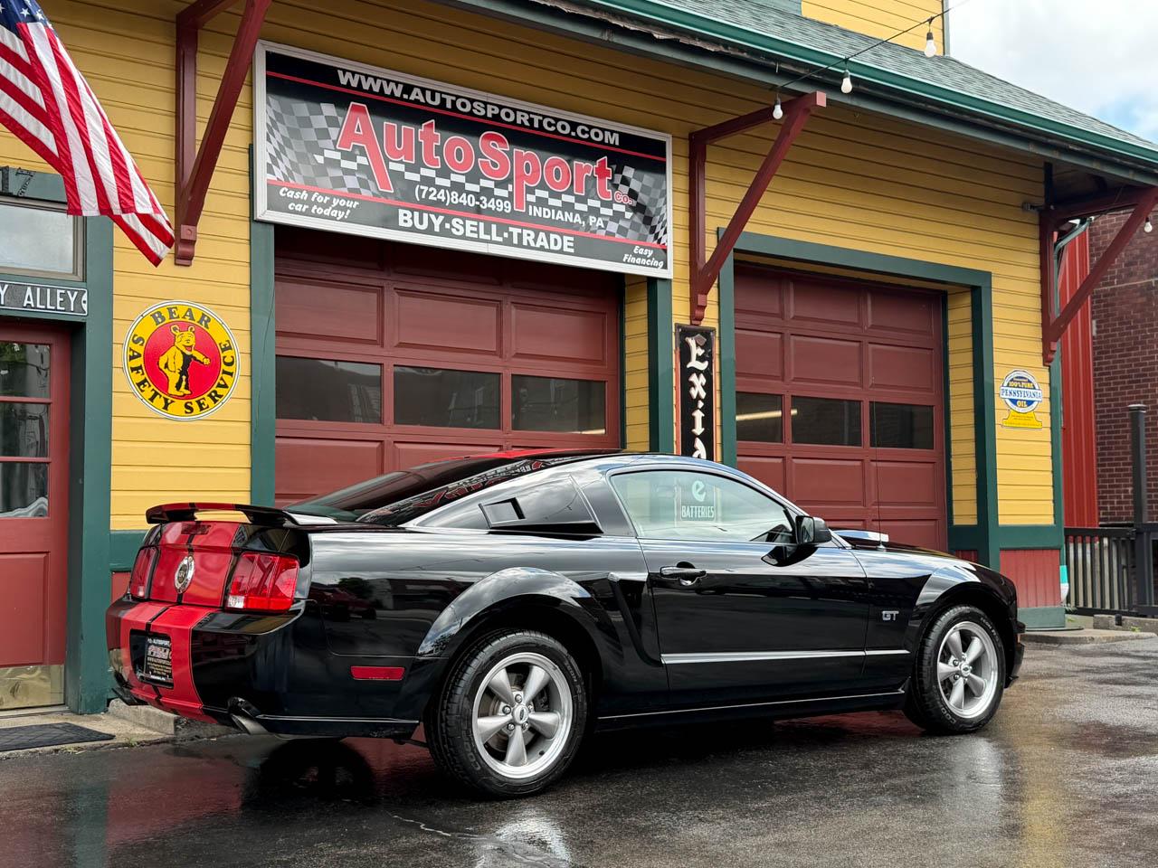 Ford Mustang GT Deluxe Coupe 2006
