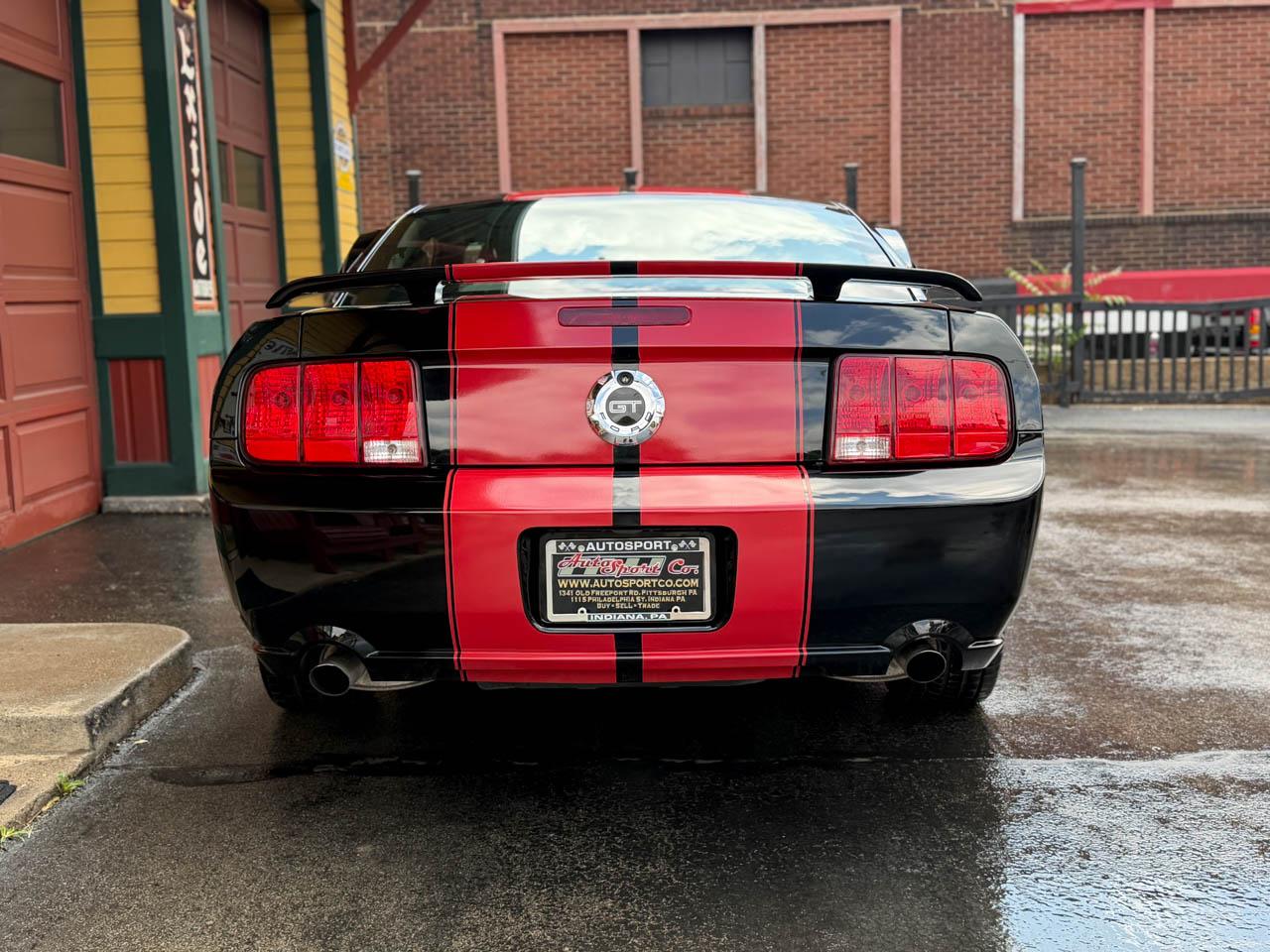 Ford Mustang GT Deluxe Coupe 2006