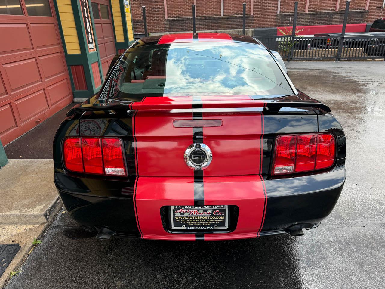 Ford Mustang GT Deluxe Coupe 2006