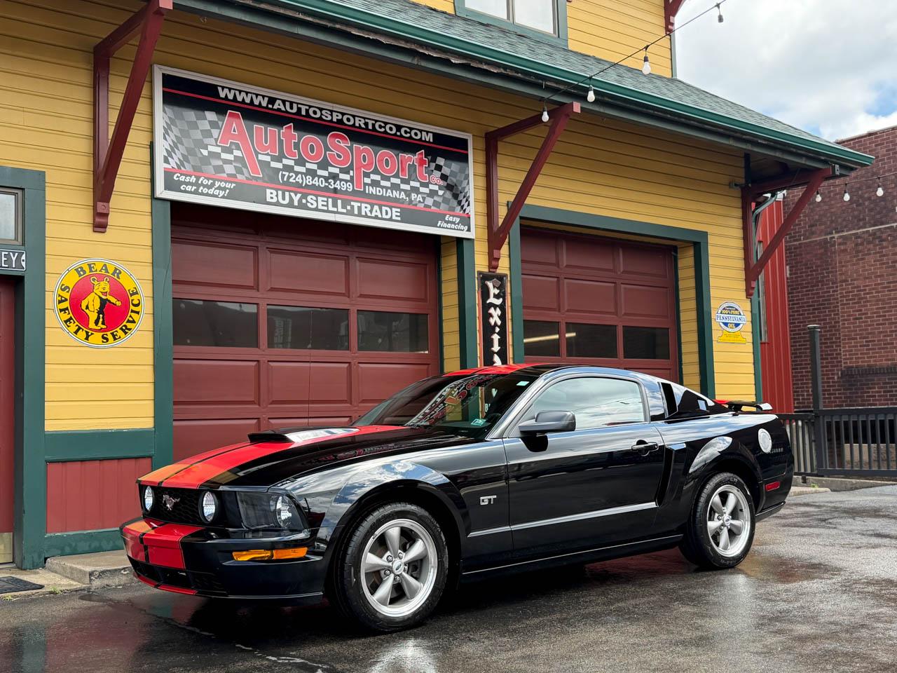 Ford Mustang GT Deluxe Coupe 2006