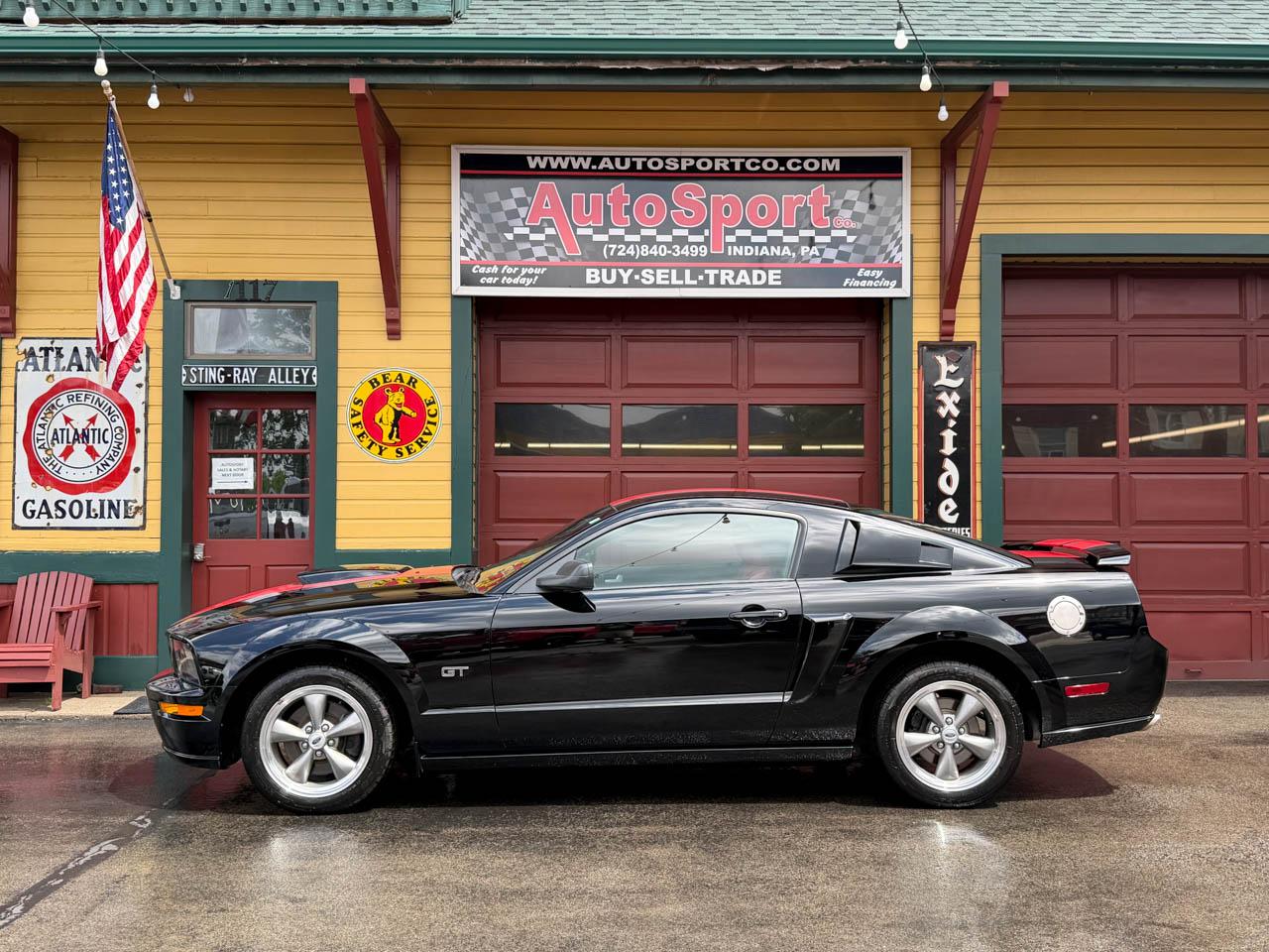 Ford Mustang GT Deluxe Coupe 2006