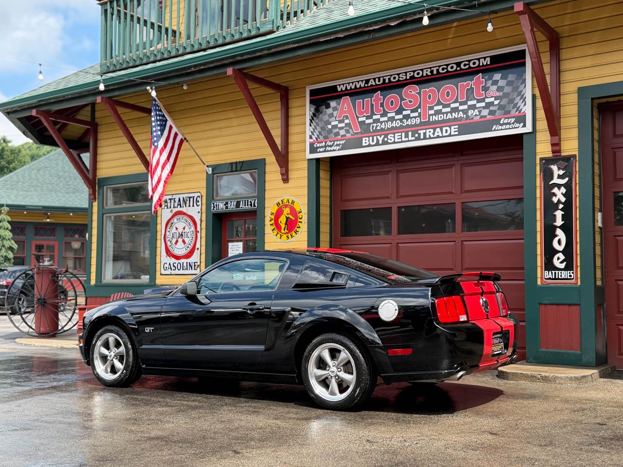 Ford Mustang GT Deluxe Coupe 2006