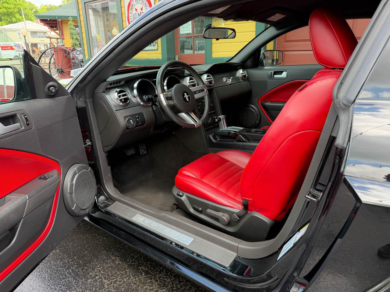 Ford Mustang GT Deluxe Coupe 2006