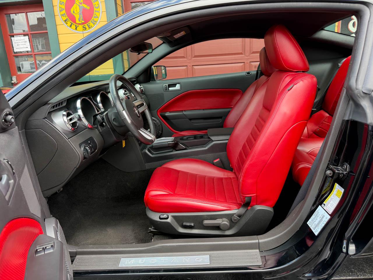 Ford Mustang GT Deluxe Coupe 2006