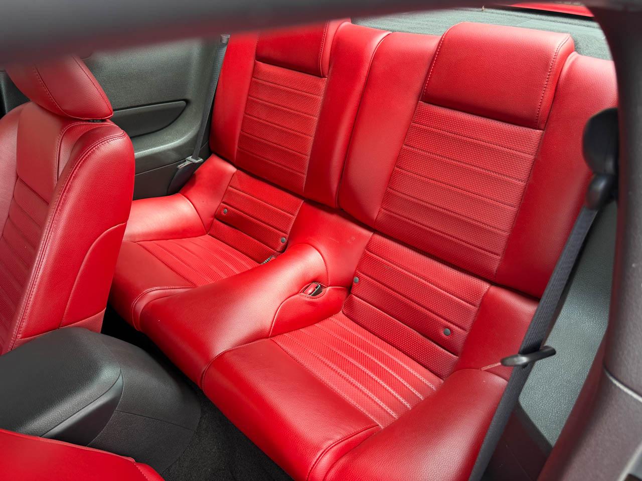 Ford Mustang GT Deluxe Coupe 2006