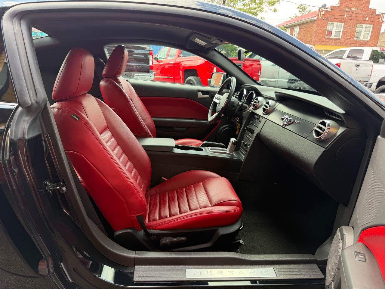 Ford Mustang GT Deluxe Coupe 2006