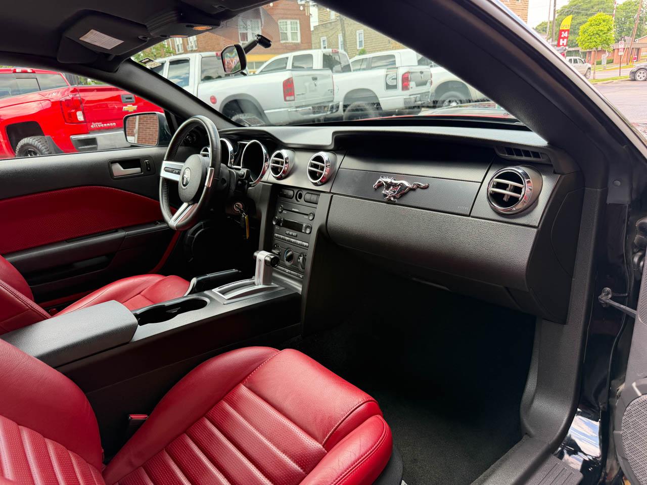 Ford Mustang GT Deluxe Coupe 2006