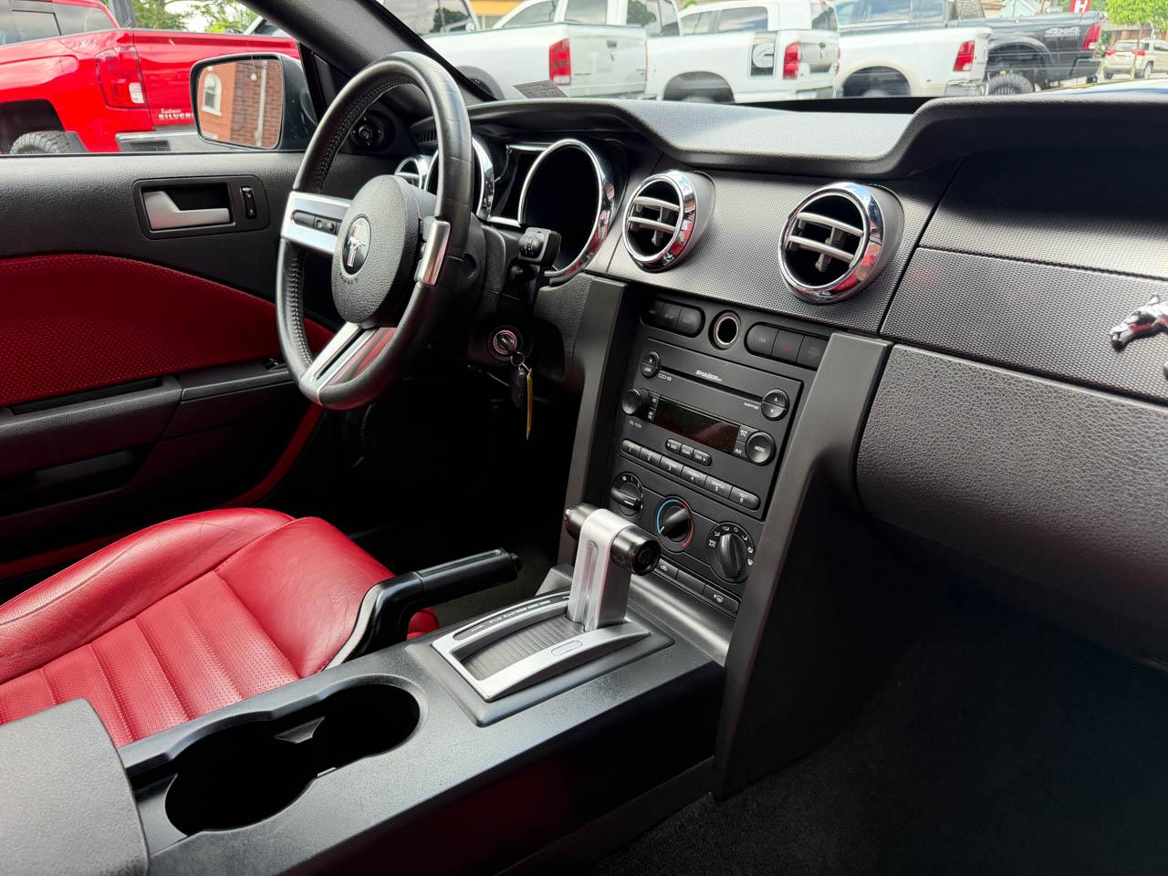 Ford Mustang GT Deluxe Coupe 2006