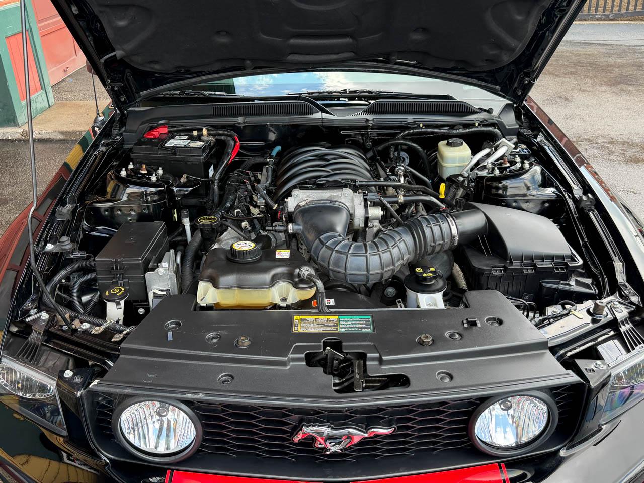 Ford Mustang GT Deluxe Coupe 2006
