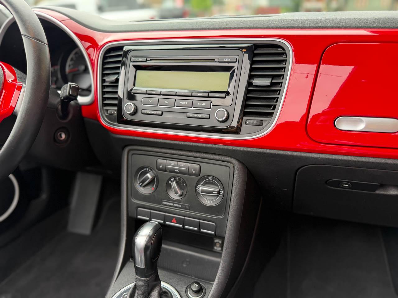 Volkswagen Beetle 2.5L Convertible 2013