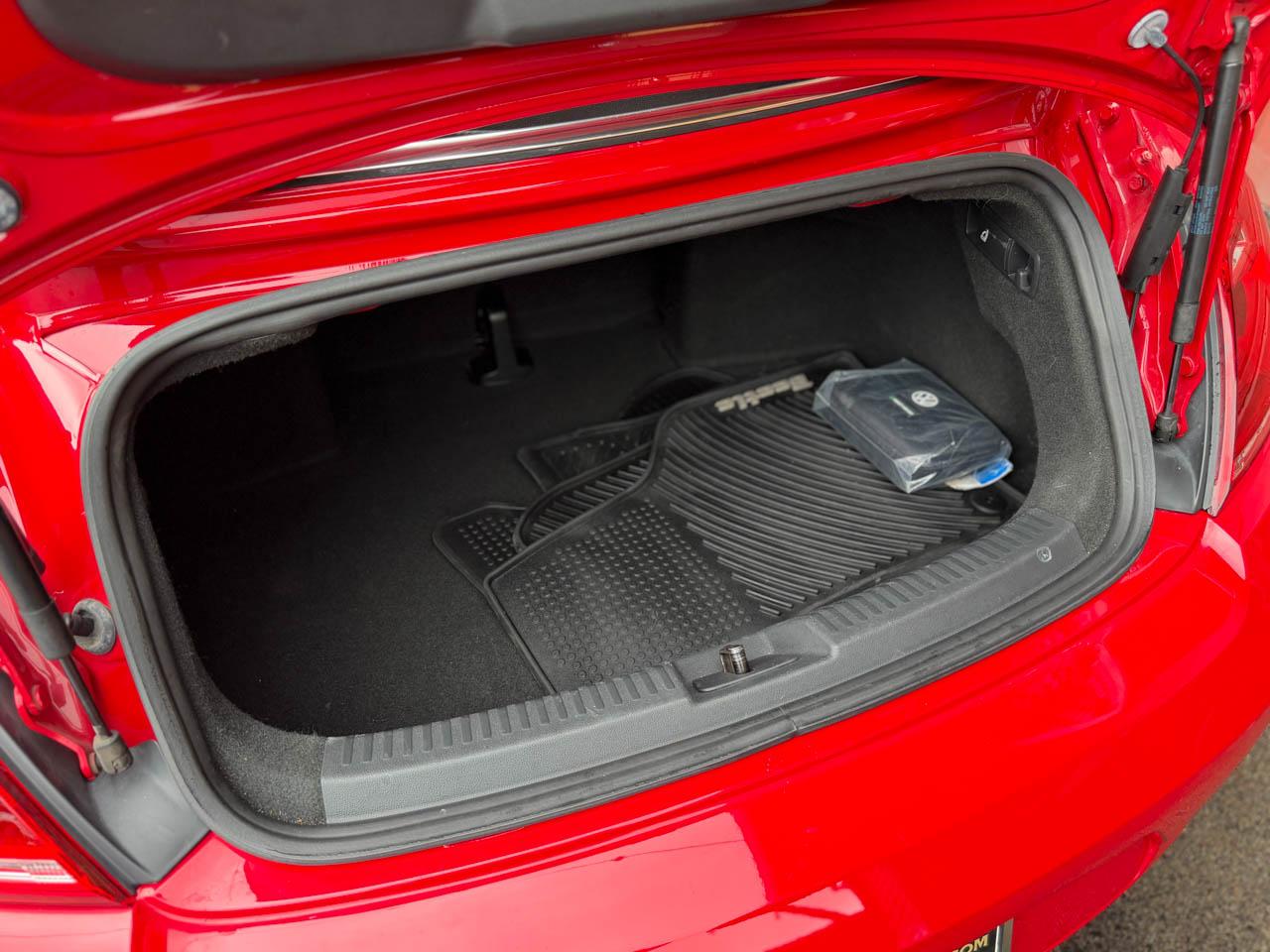 Volkswagen Beetle 2.5L Convertible 2013