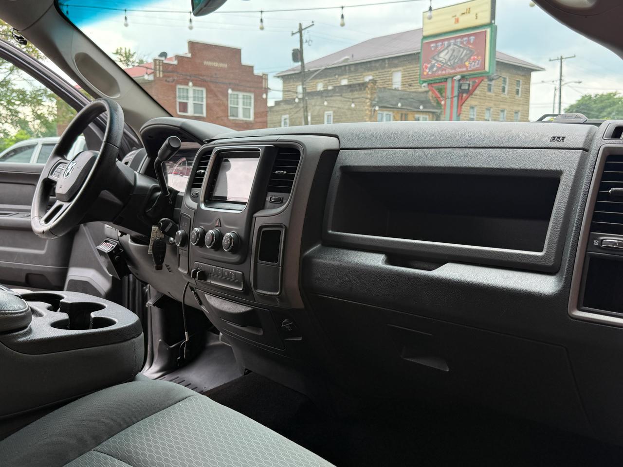 RAM 2500 Tradesman Crew Cab SWB 4WD 2017