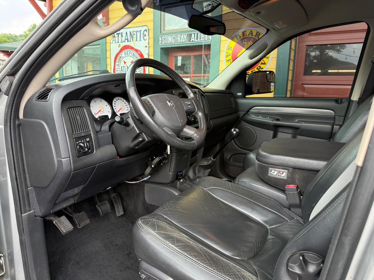 Dodge Ram 2500 4WD Crew Cab 149" Laramie 2005