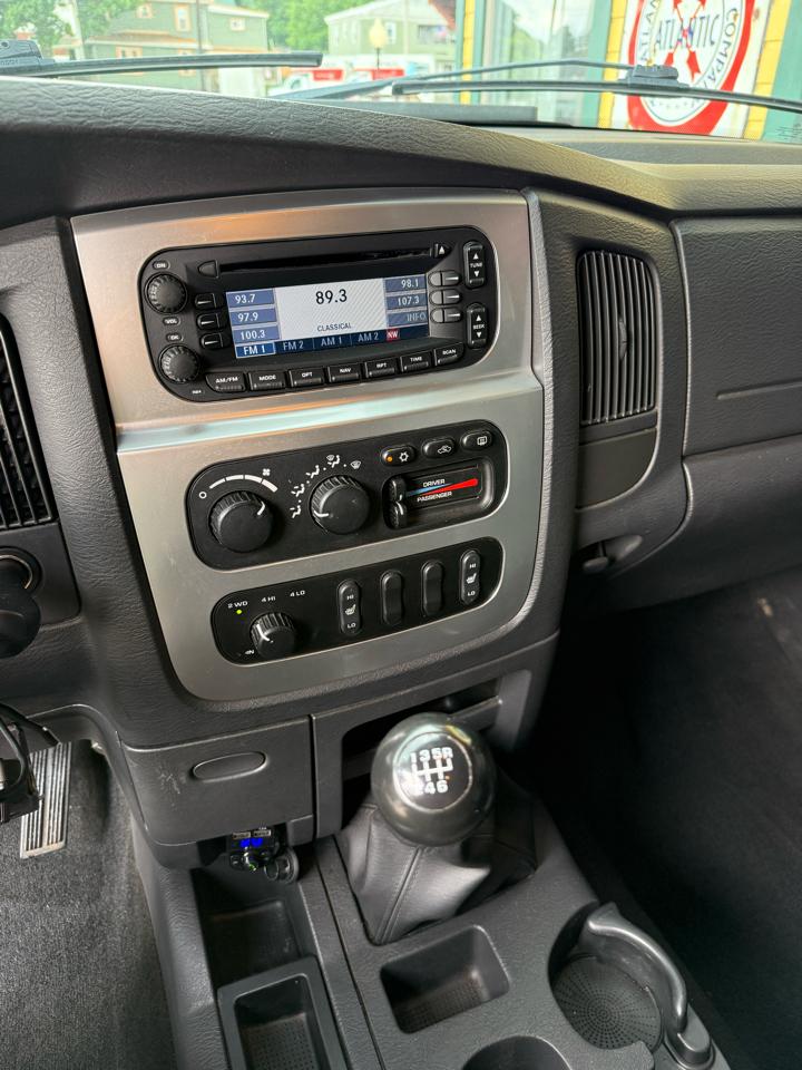 Dodge Ram 2500 4WD Crew Cab 149" Laramie 2005