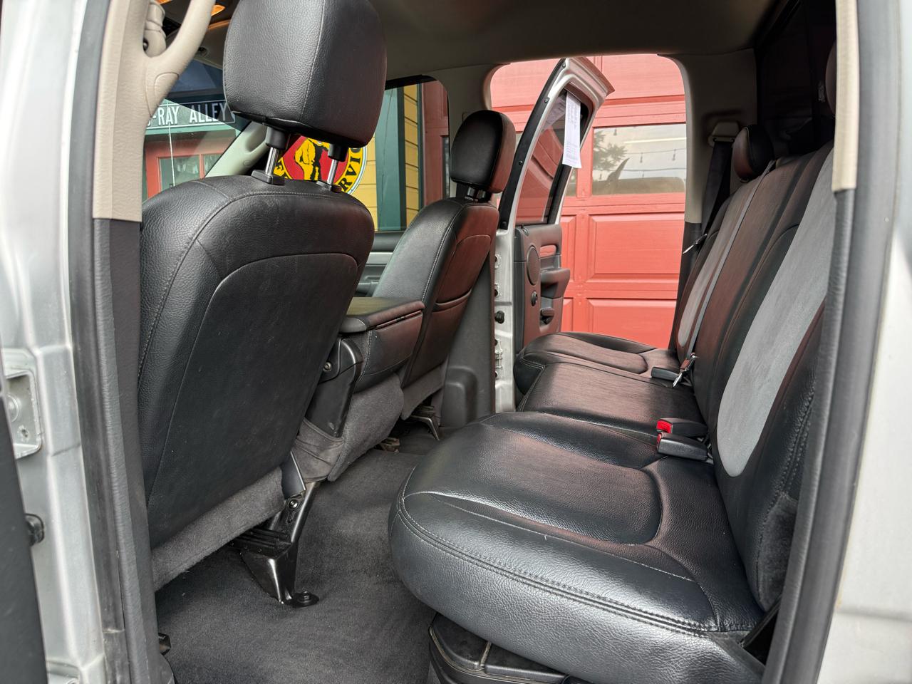 Dodge Ram 2500 4WD Crew Cab 149" Laramie 2005
