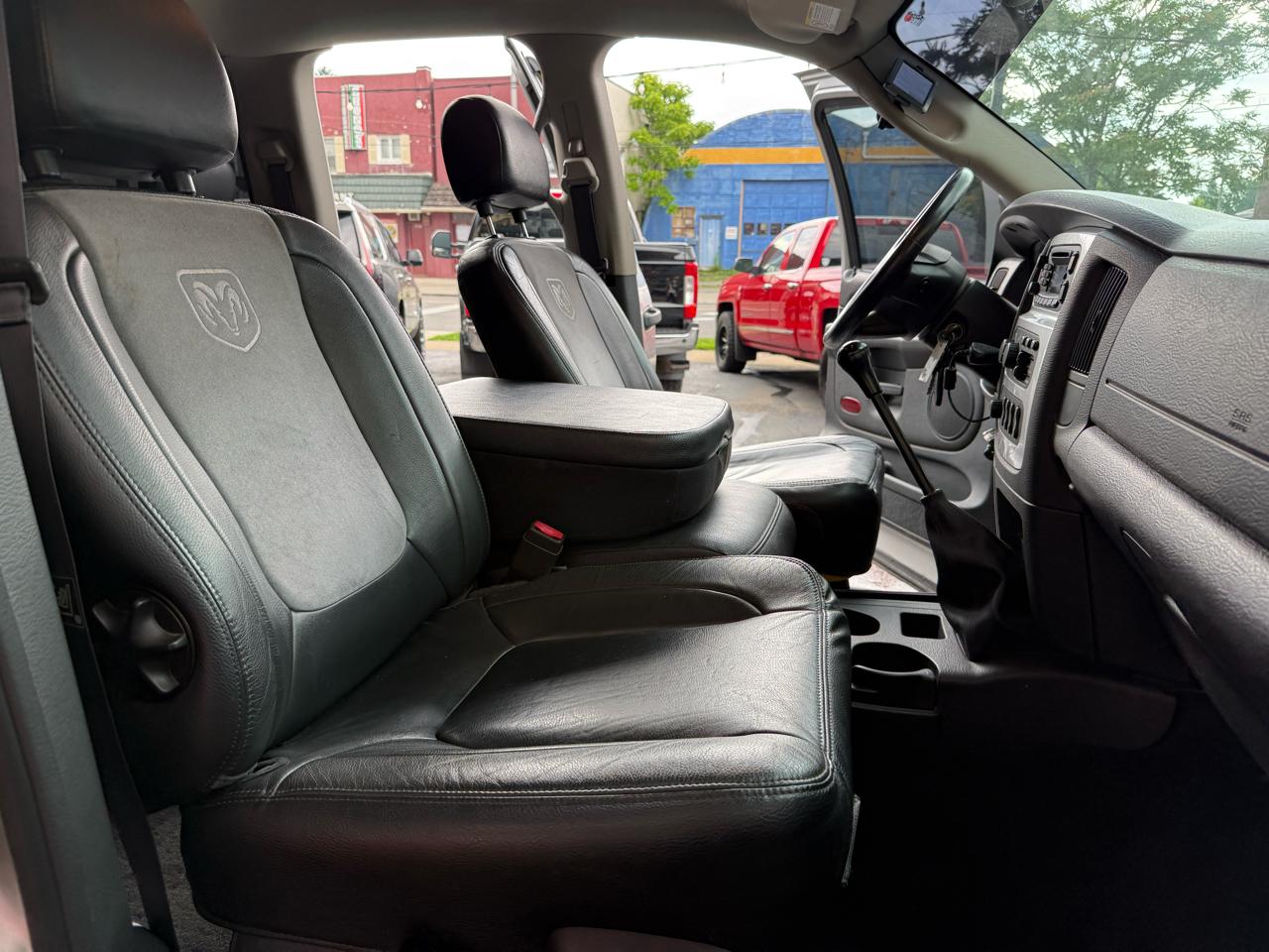 Dodge Ram 2500 4WD Crew Cab 149" Laramie 2005