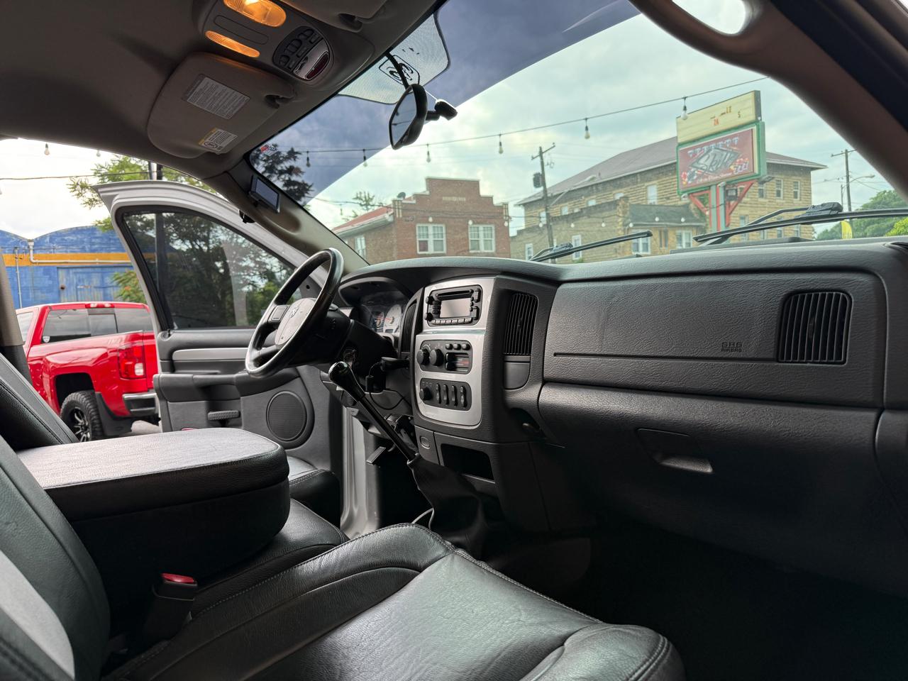 Dodge Ram 2500 4WD Crew Cab 149" Laramie 2005