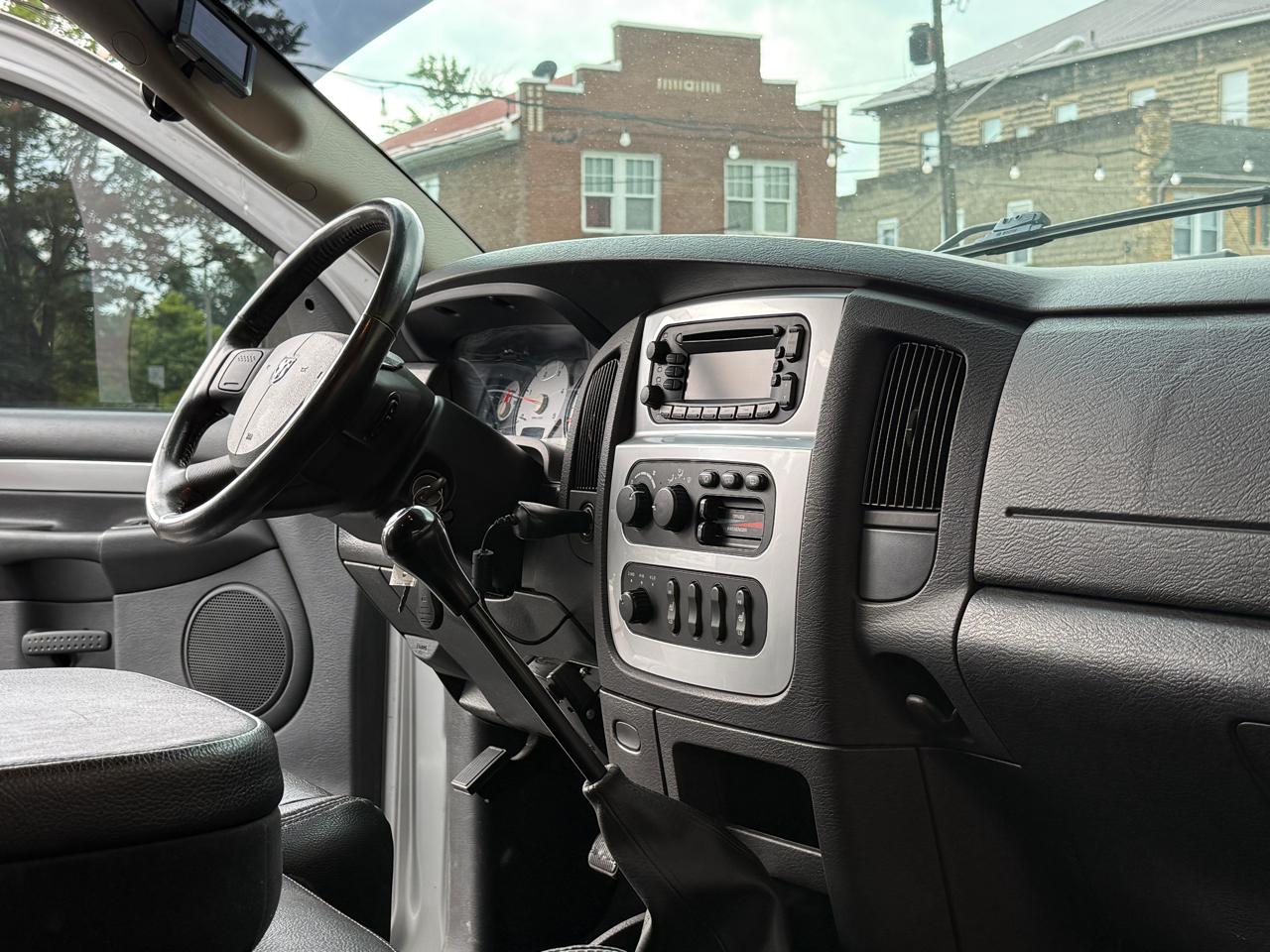 Dodge Ram 2500 4WD Crew Cab 149" Laramie 2005